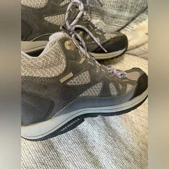 Merrell Women's Gray Hiking Shoes - Picture 3 of 10
